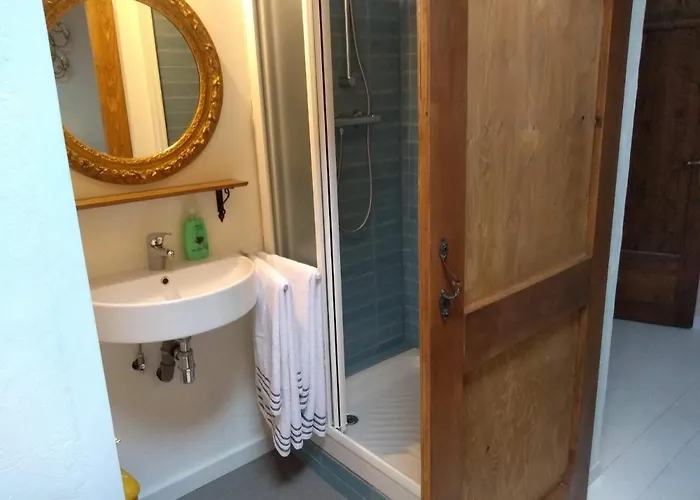 Villa Doubledot Bed & Breakfast